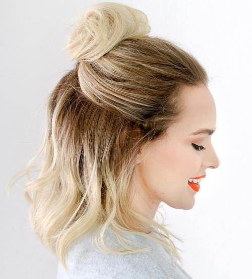 20 einfache Frisuren für das fabelhafte Mädchen auf dem Sprung 