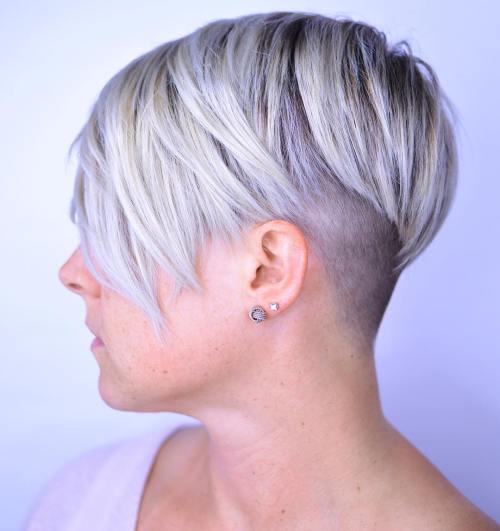 20 Bold and Daring nimmt den rasierten Pixie Cut  