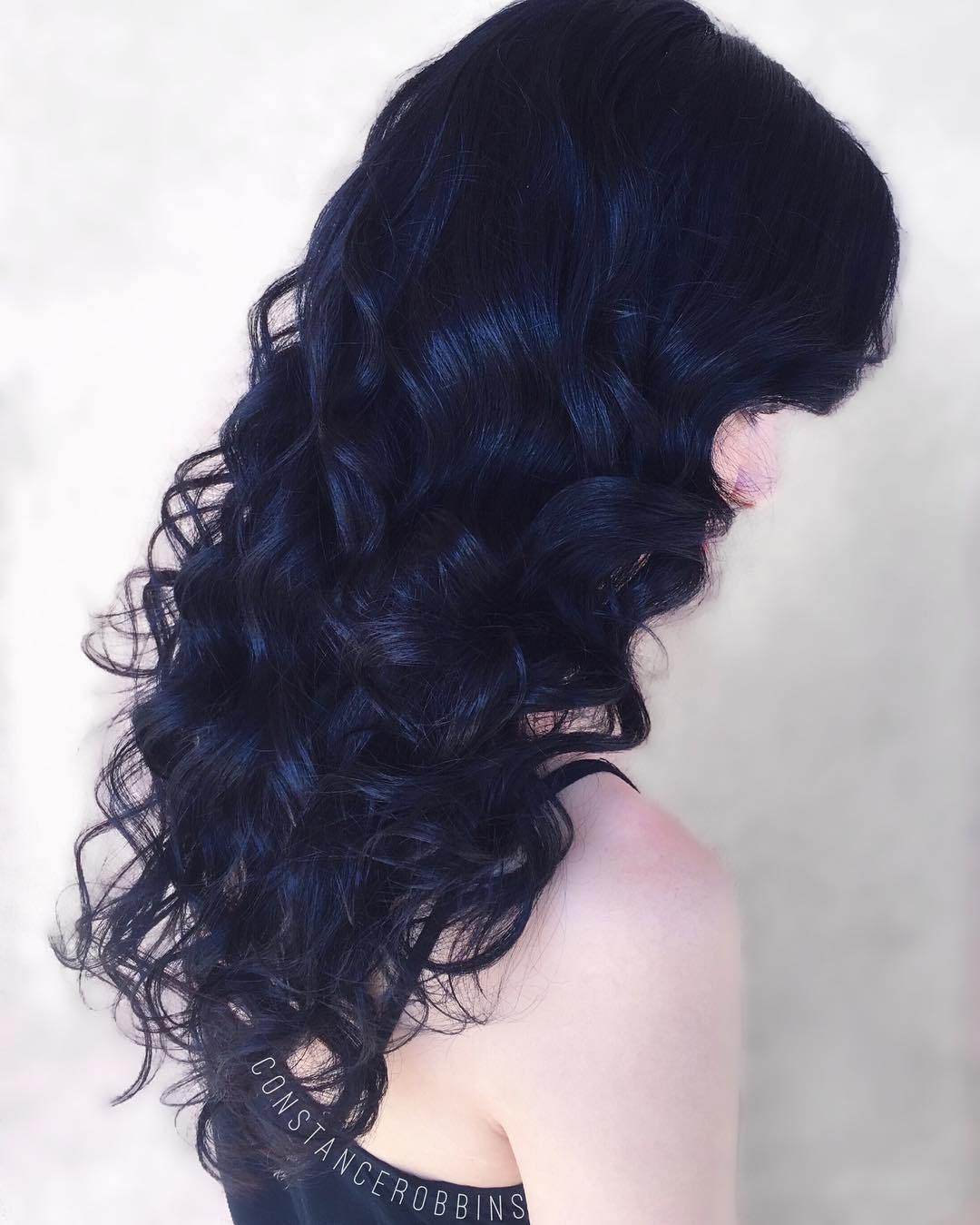 Blue Black Hair: Wie man es richtig macht  