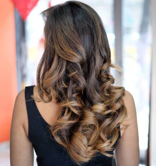 20 süße Karamell Balayage Frisuren für Brünetten und darüber hinaus  