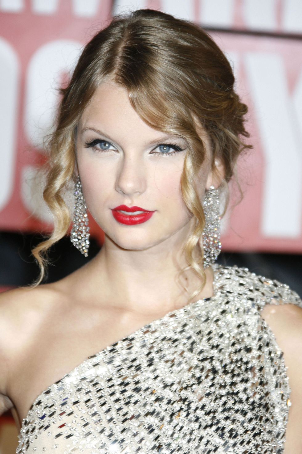 Taylor Swift Haircuts - 30 Taylor Swifts Signature Frisuren  
