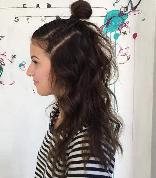 15 Top Knot Frisuren für Frauen - Look Modish und Marvelous  