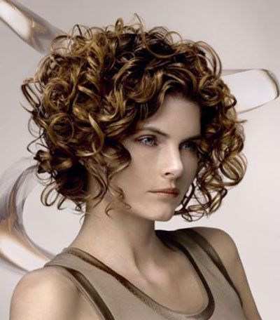 21 stilvolle und glamouröse Curly Bob Frisur für Frauen  