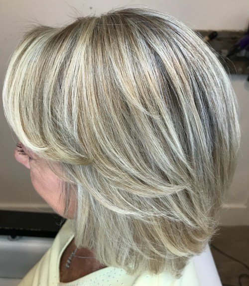 20 stilvolle mittlere Frisuren für Frauen über 50  