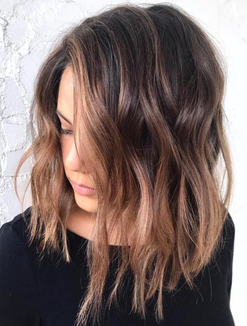 20 natürlich aussehende Brünette Balayage Styles  