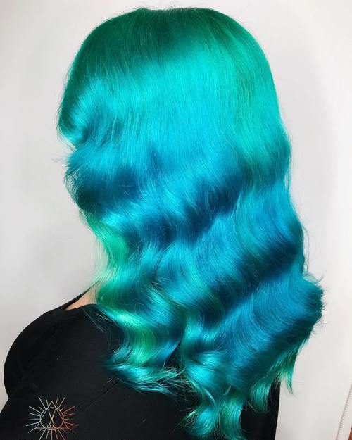 Ocean Hair Trend bringt blaues Haar auf die nächste Stufe  