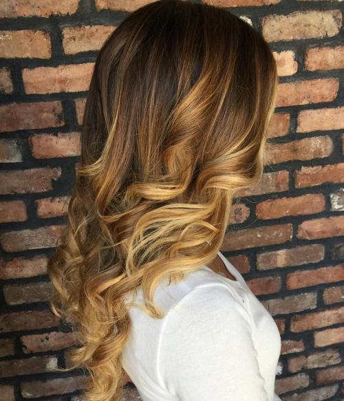 20 süße Karamell Balayage Frisuren für Brünetten und darüber hinaus  