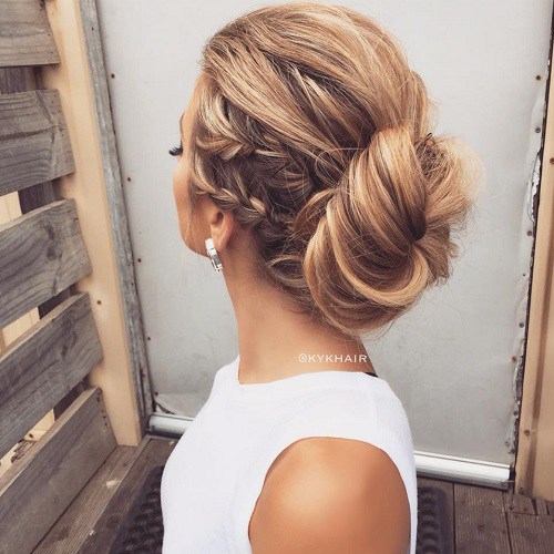 40 Lovely Low Bun Frisuren für Ihre Inspiration  