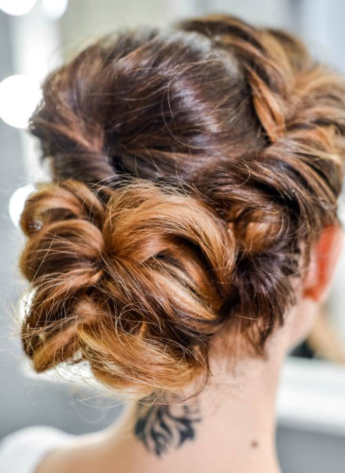 3 schöne Brötchen Frisuren für feines Haar  