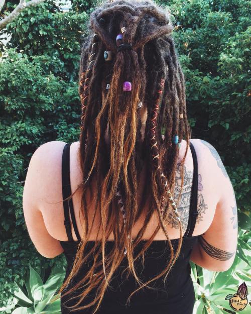 30 kreative Dreadlockstile für Mädchen und Frauen  