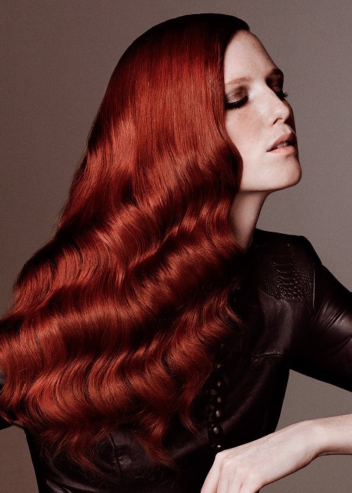 Lange Retro Frisuren auf rotes Haar  