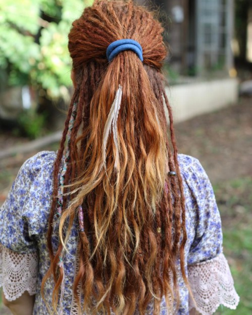 30 kreative Dreadlockstile für Mädchen und Frauen  