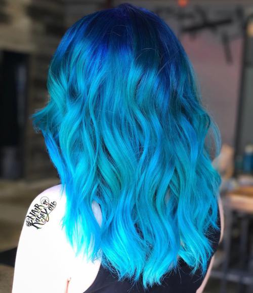 Ocean Hair Trend bringt blaues Haar auf die nächste Stufe  