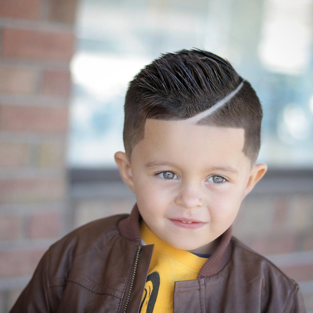 45 Toddler Boy Haircuts für süß und liebenswert aussehen 
