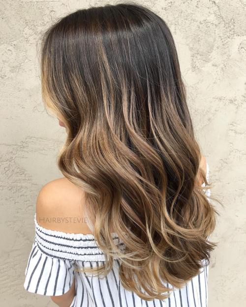 20 natürlich aussehende Brünette Balayage Styles  