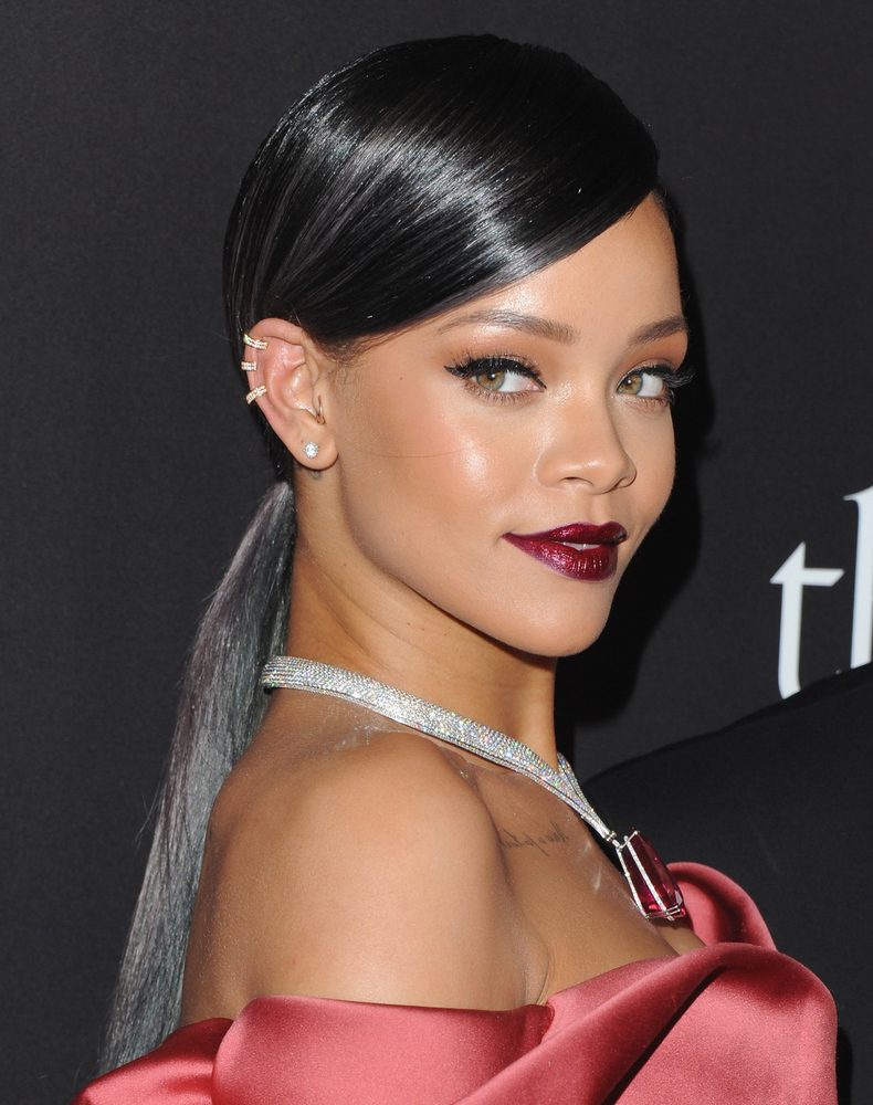 Rihanna Frisuren - 32 besten Rihanna Hair Looks aller Zeiten  