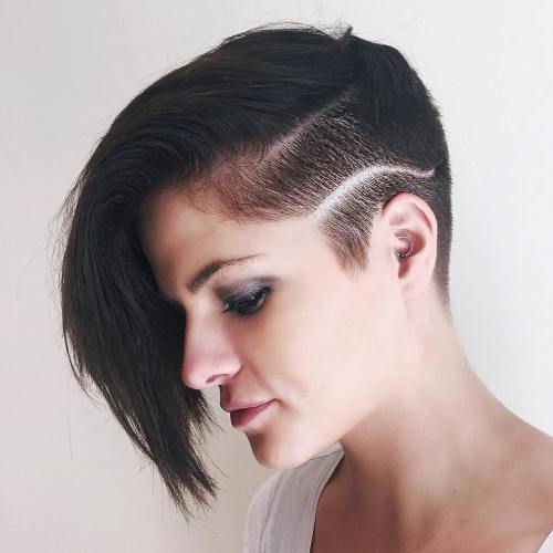 20 Bold and Daring nimmt den rasierten Pixie Cut  