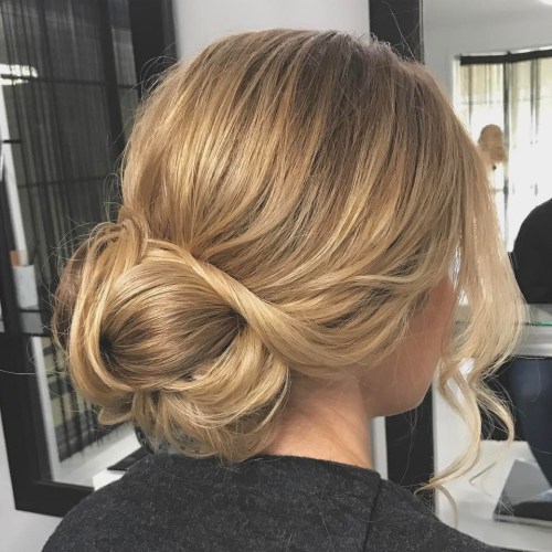 40 Lovely Low Bun Frisuren für Ihre Inspiration  