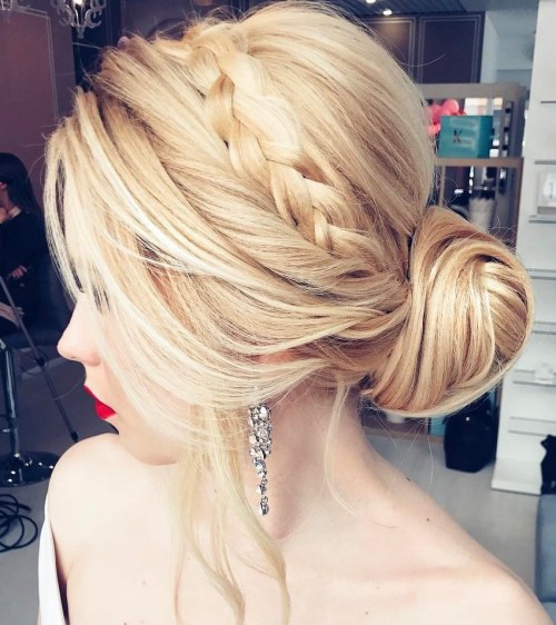 40 Lovely Low Bun Frisuren für Ihre Inspiration  