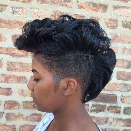 25 exquisite Curly Mohawk Frisuren für Mädchen und Frauen 