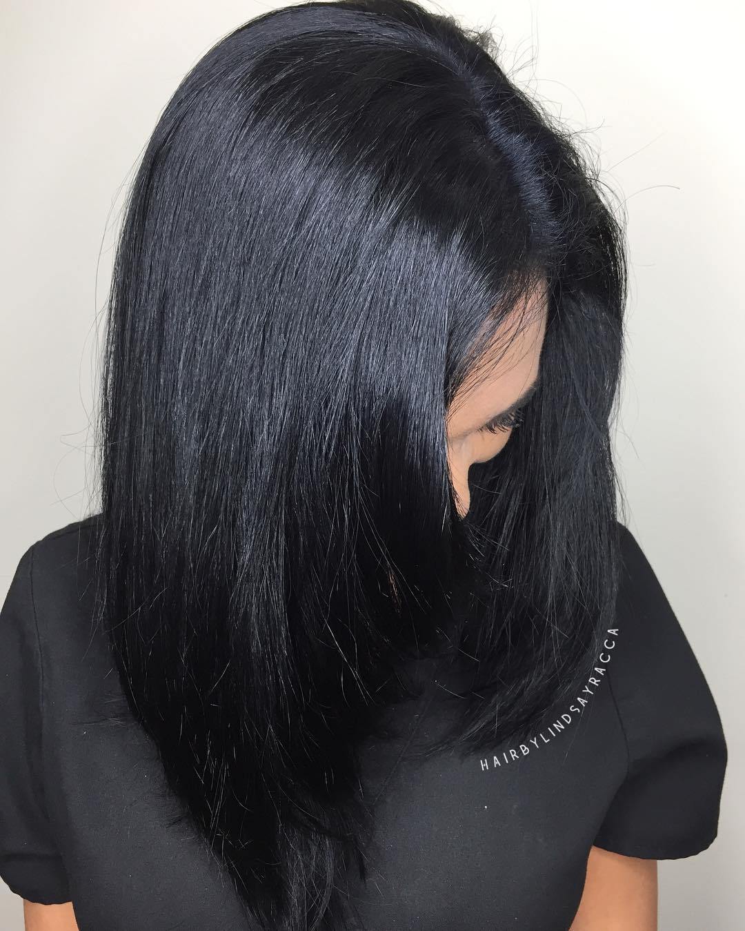 Blue Black Hair: Wie man es richtig macht  