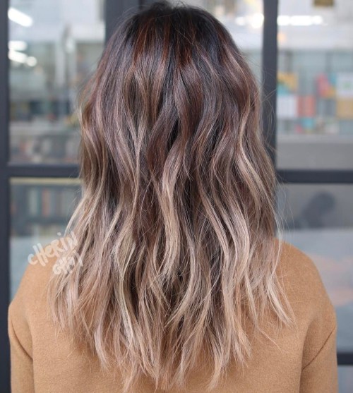 20 natürlich aussehende Brünette Balayage Styles  