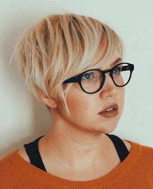 50 Super Cute Looks mit kurzen Frisuren für runde Gesichter  