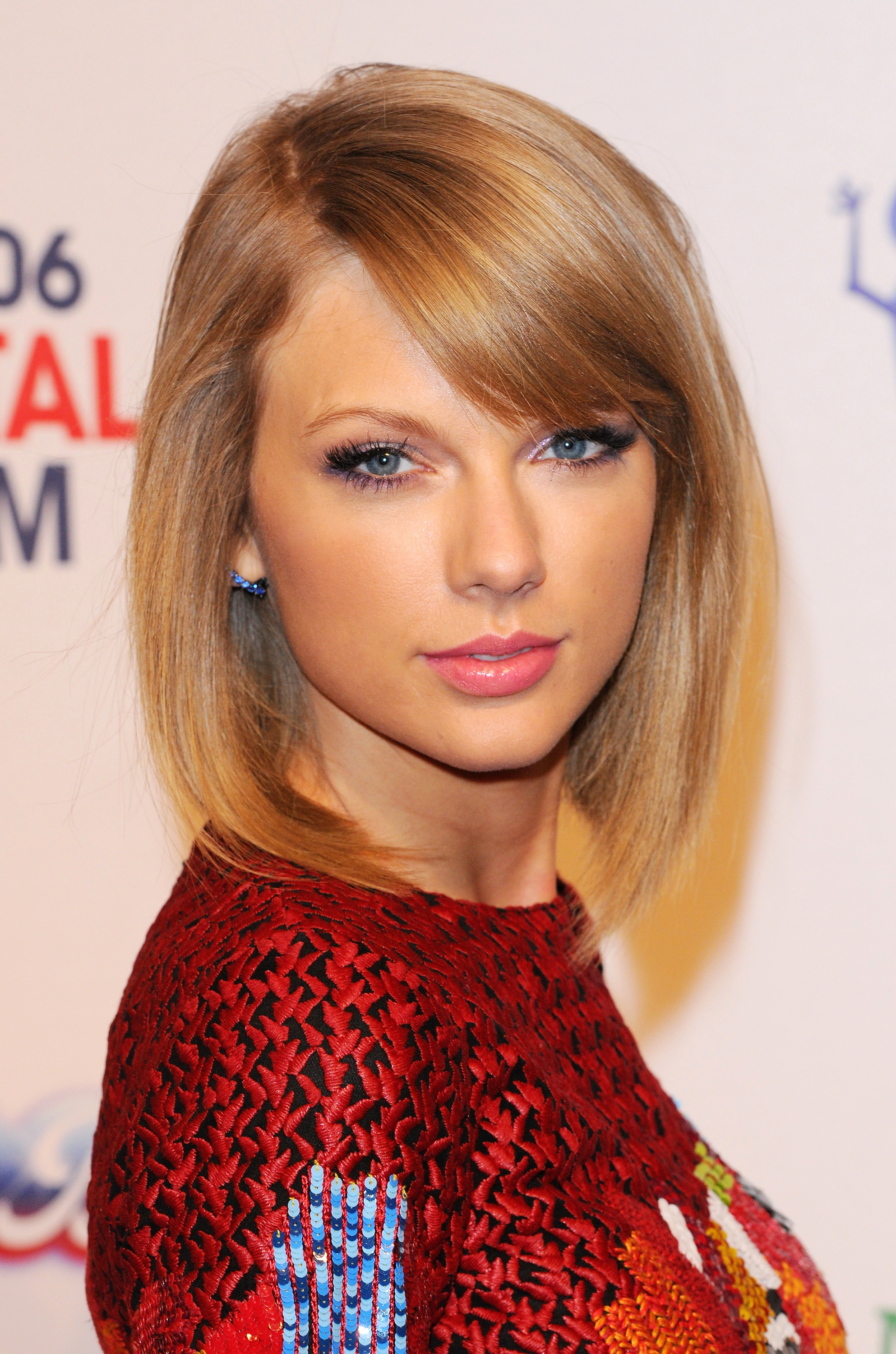 Taylor Swift Haircuts - 30 Taylor Swifts Signature Frisuren  