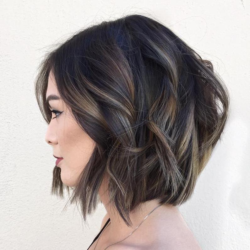 50 Layered Bob Styles: Moderne Frisuren mit Layern für jeden Anlass  