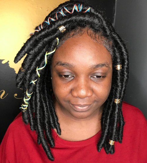 20 süße und kreative Ideen für kurze Faux Locs  