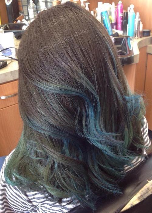 Gimme the Blues: Bold Blue Highlight Frisuren  