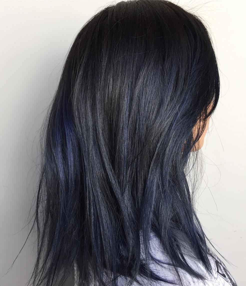 Blue Black Hair: Wie man es richtig macht  