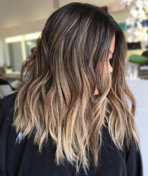 20 natürlich aussehende Brünette Balayage Styles  