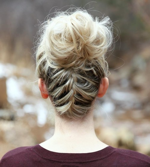 40 unordentliche Brötchen Frisuren, um Ihren Casual Look zu aktualisieren  