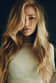 30 heißeste und stilvolle lange blonde Frisuren 