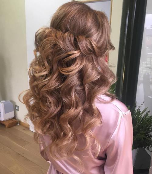 50 Half Updos für Ihre perfekte Alltags- und Party-Looks  