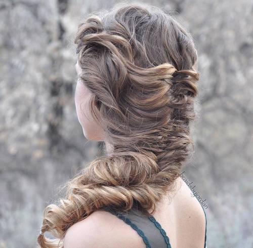 20 schöne lange lockige Frisuren  