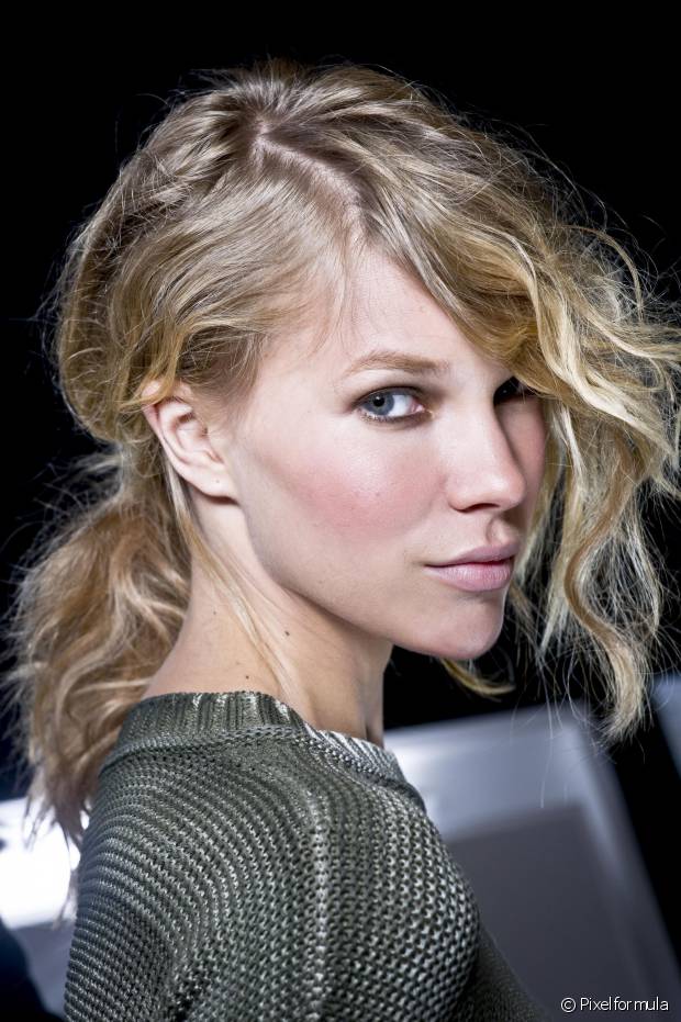 3 einfache mittellange Frisuren, um von Tag zu Nacht zu gehen  