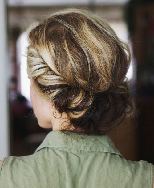 20 Casual Updos, die nie langweilig oder langweilig aussehen  