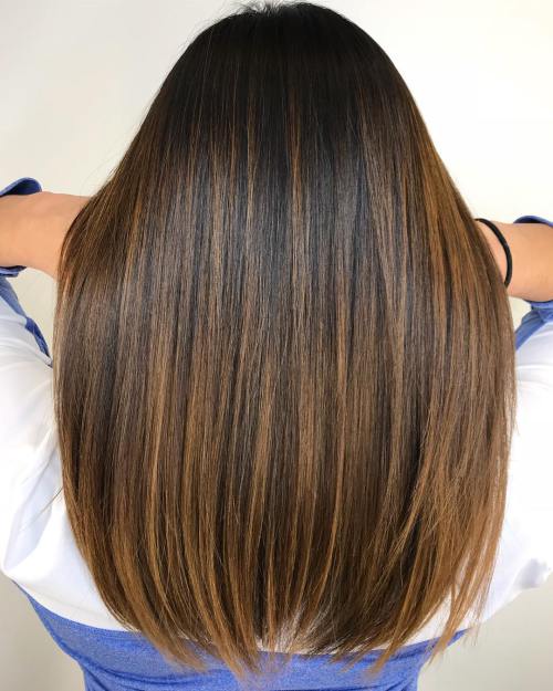 60 Sieht mit Karamell-Highlights auf braunem und dunkelbraunem Haar aus  
