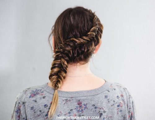 Wie man einen Dutch Fishtail Braid in 5 einfachen Schritten macht  