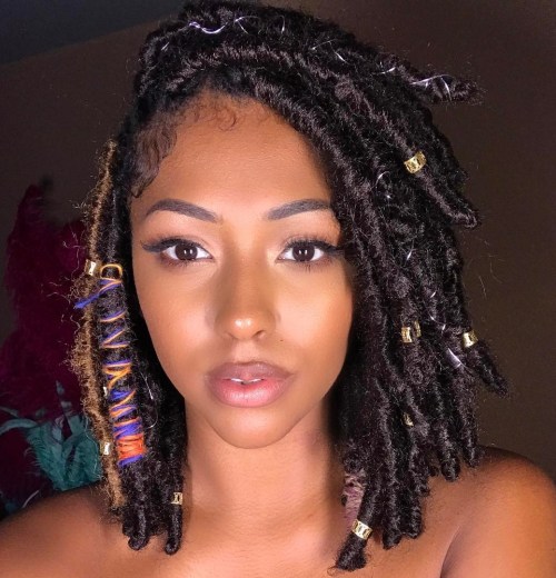 20 süße und kreative Ideen für kurze Faux Locs  